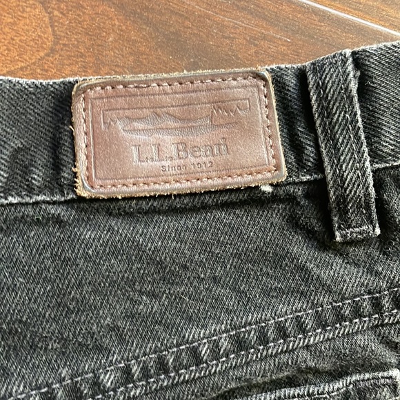 L.L. Bean black shorts size 8 petite - Picture 4 of 4
